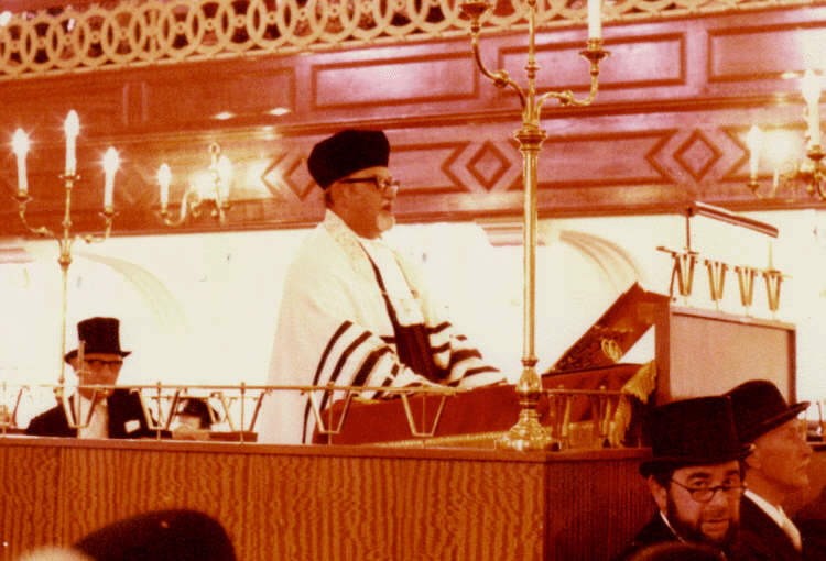 Rev. Israel Cohen officiating at the 75th Anniversary service, May 1980